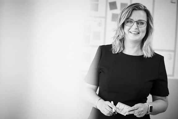 Pia Grandelag laver strategi med business model canva med bestyrelse strategiarbejde i bestyrelsen
